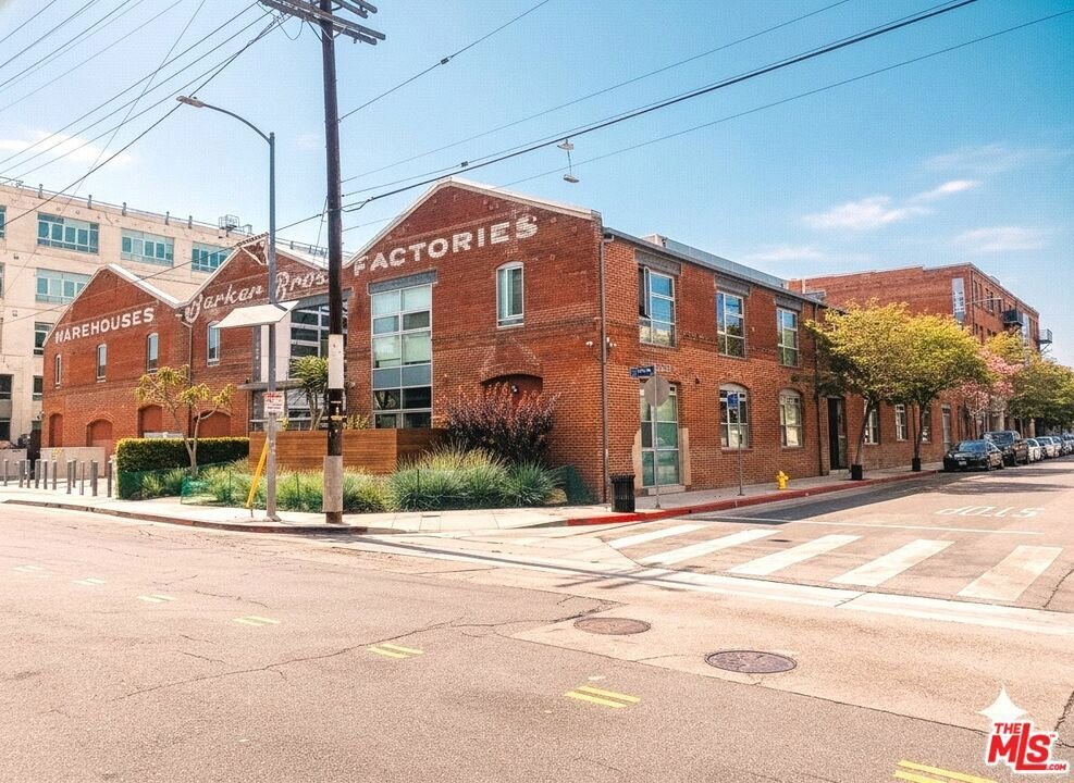 Condo in Los Angeles, California, United States 1 - 18372610