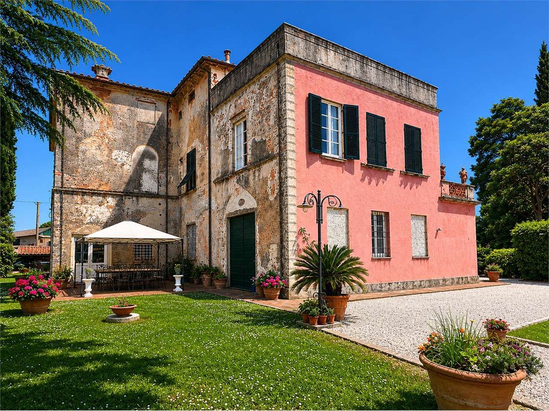 Villa in Historic Center, Lucca, Tuscany 3 - 18407916