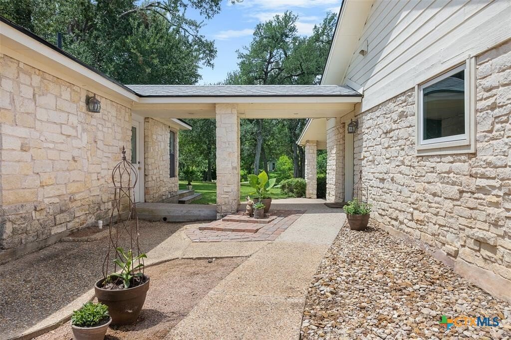 House in Elgin, Texas, United States 5 - 18406948