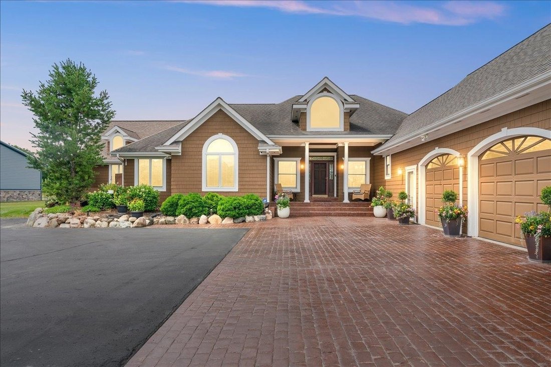 House in Owosso charter Township, Michigan, United States 3 - 18414425