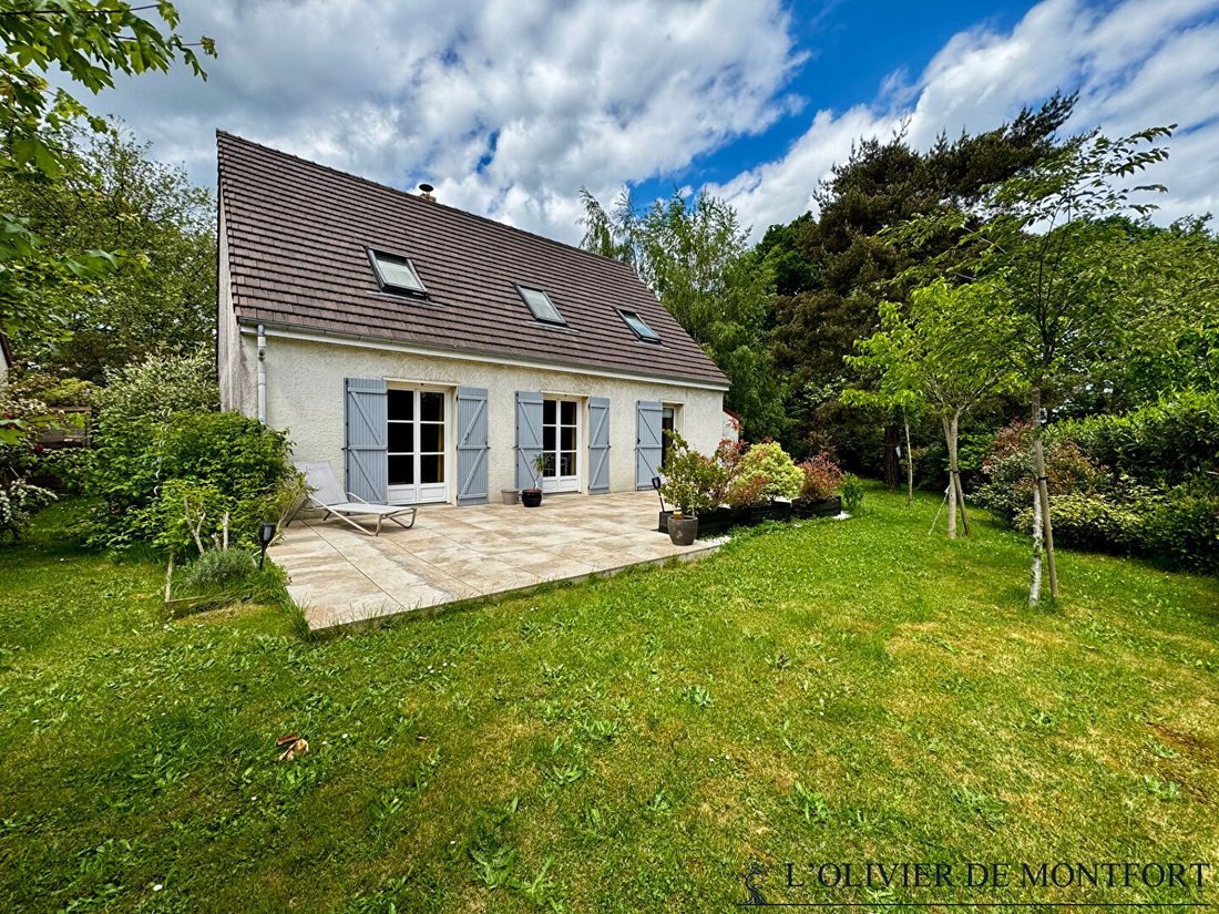 House in Montfort-l'Amaury, Ile-de-France, France 1 - 18407533