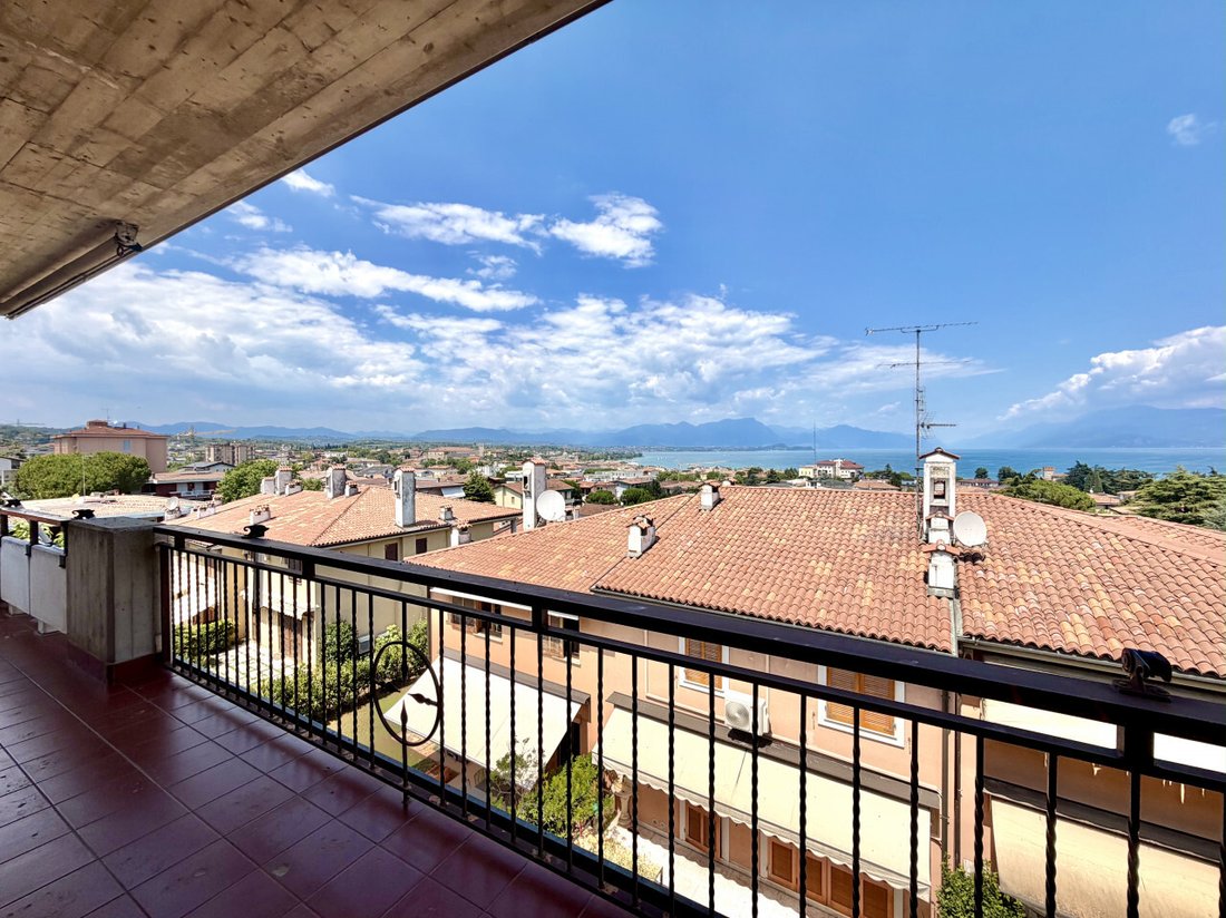 Apartment in Desenzano Centro, Desenzano del Garda, Lombardy 5 - 18415309