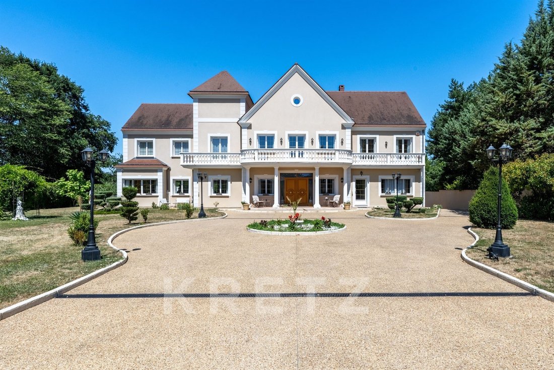House in Poigny-la-Forêt, Ile-de-France, France 1 - 18409371