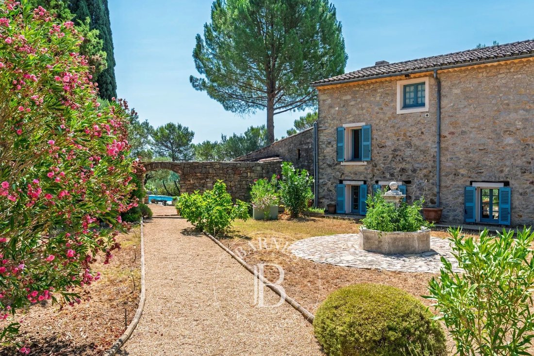 Casa di campagna a Taradeau, Provenza-Alpi-Costa Azzurra, Francia 4 - 18405194