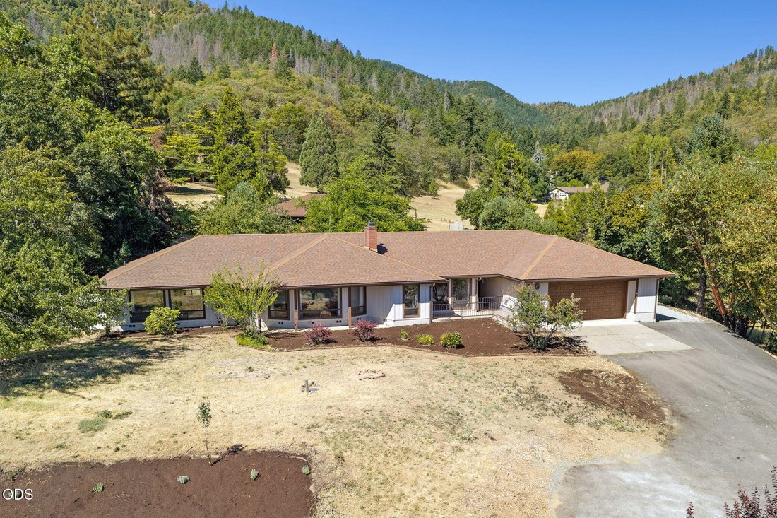 House in Talent, Oregon, United States 1 - 18407805