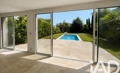 Apartment in Saint Jean-Belcier-Carle Vernet-Albert 1er, Bordeaux, France 1