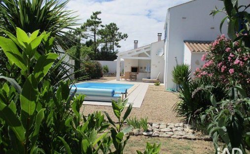 House in Saint-Georges-d'Oleron, Nouvelle-Aquitaine, France 1