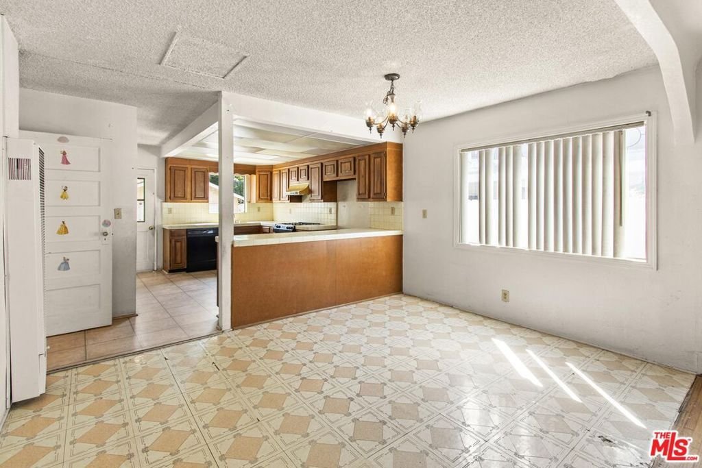 Los Angeles, California, United States 5 - 18407716