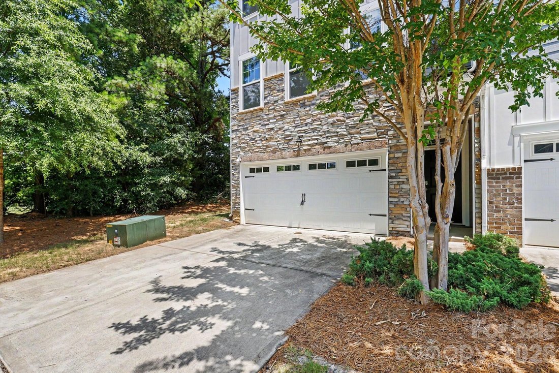 Charlotte, North Carolina, United States 2 - 18412802