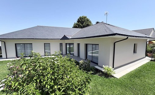Villa in Juigne, Montreuil-Juigne, France 1