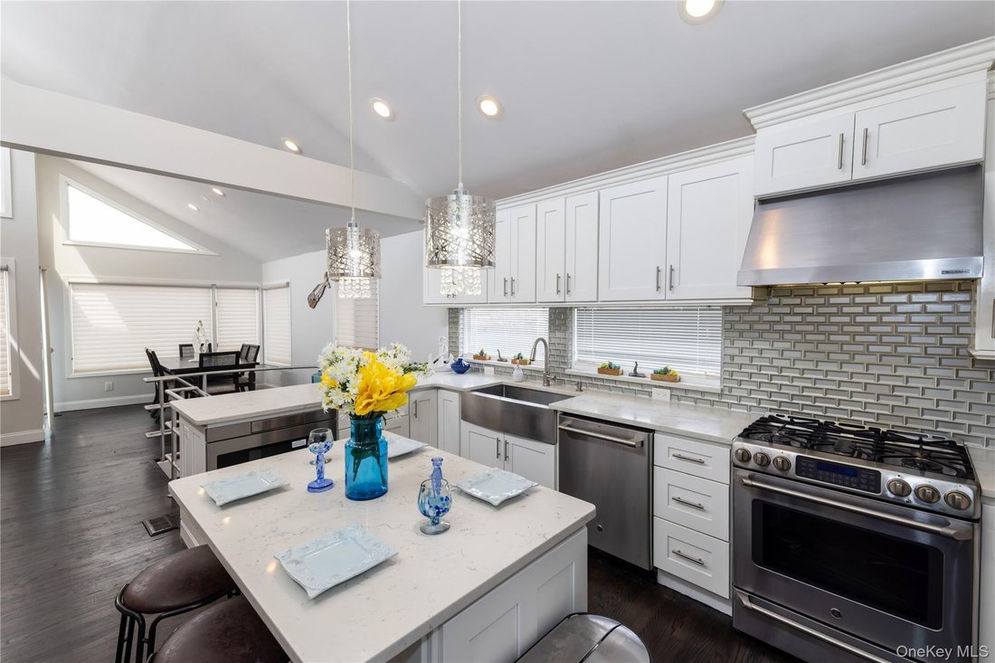 House in Wantagh, New York, United States 5 - 18406935