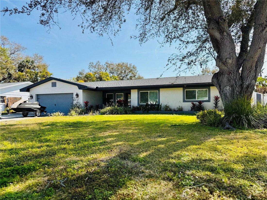 House in St. Petersburg, Florida, United States 1 - 18414850