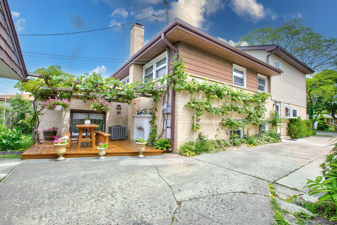 House in Niles, Illinois, United States 4 - 18414755