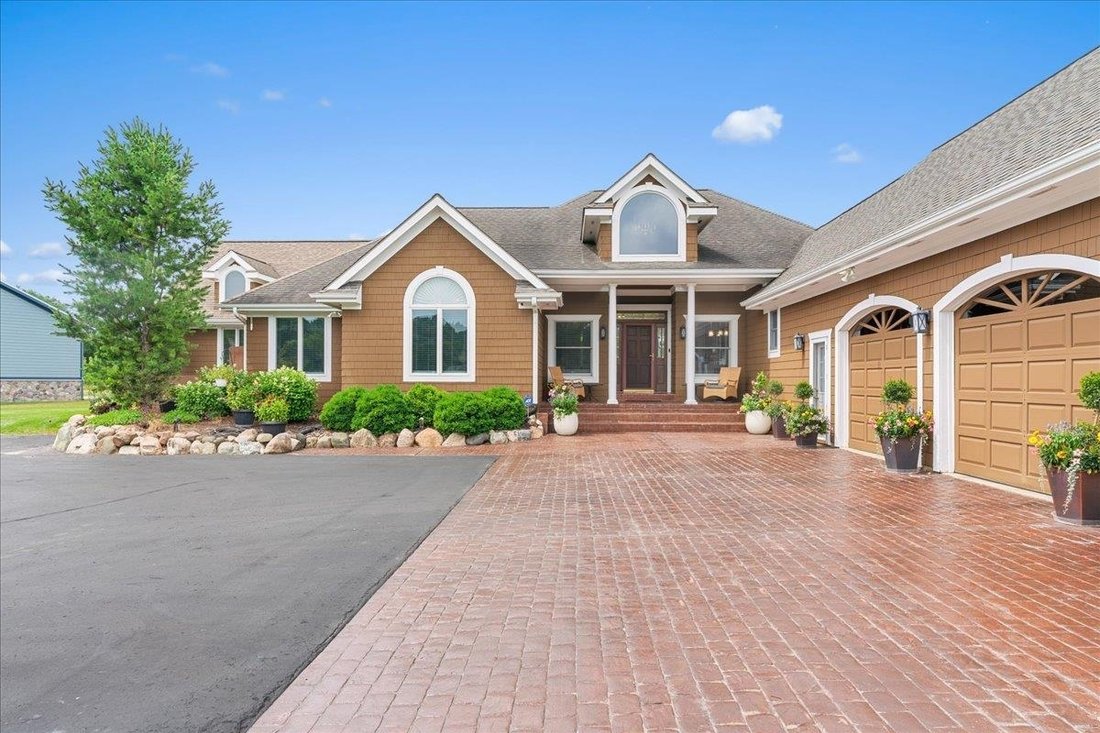 House in Owosso charter Township, Michigan, United States 4 - 18414425