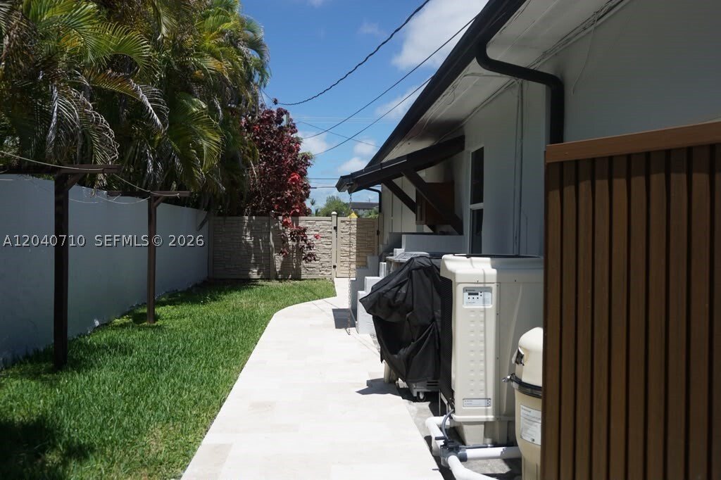 House in Miami, Florida, United States 5 - 18414837
