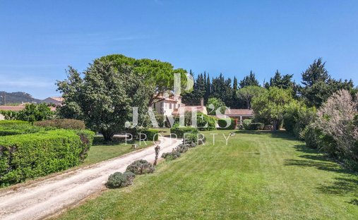 House in Fontvieille, Provence-Alpes-Côte d'Azur, France 1