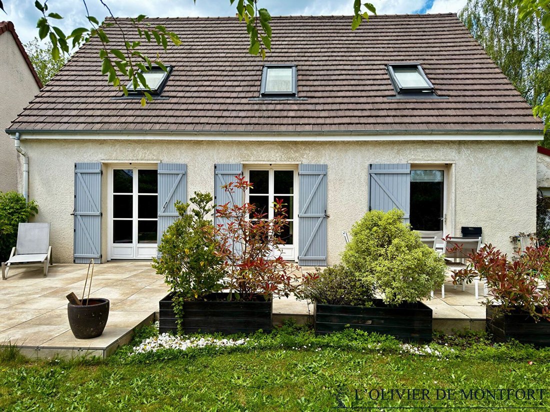 House in Montfort-l'Amaury, Ile-de-France, France 2 - 18407533