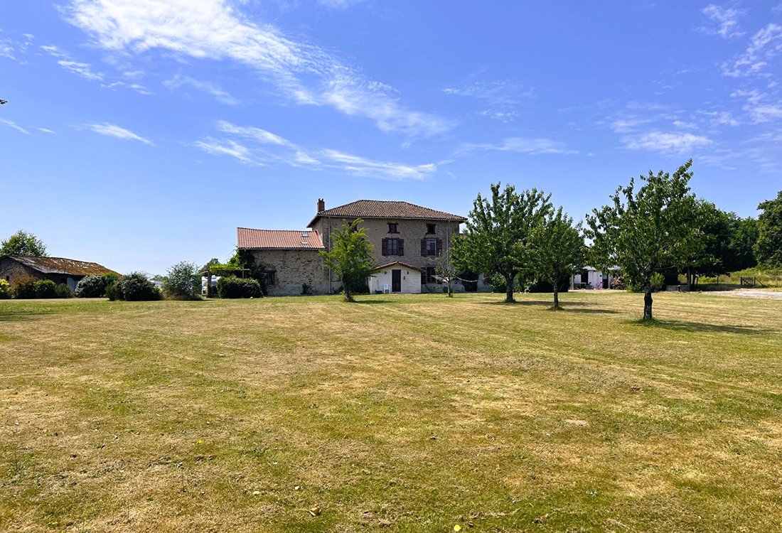 Villa in Saint-Bazile, Nouvelle-Aquitaine, France 1 - 18414093