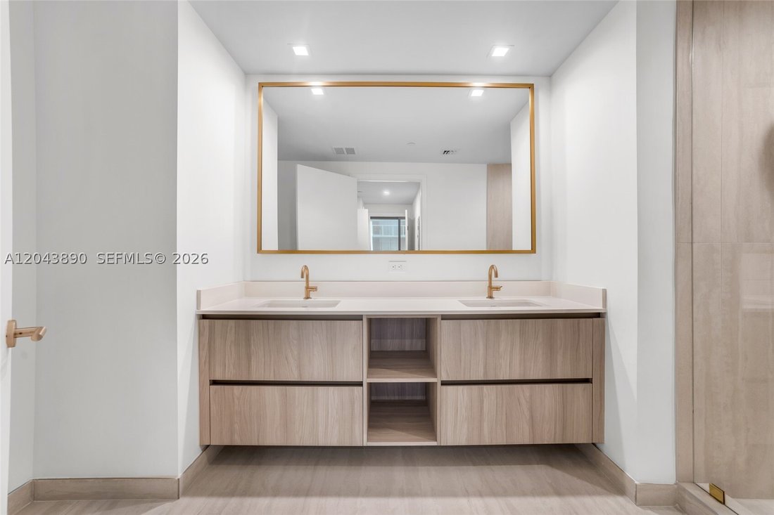 Condo in Miami, Florida, United States 4 - 18412152