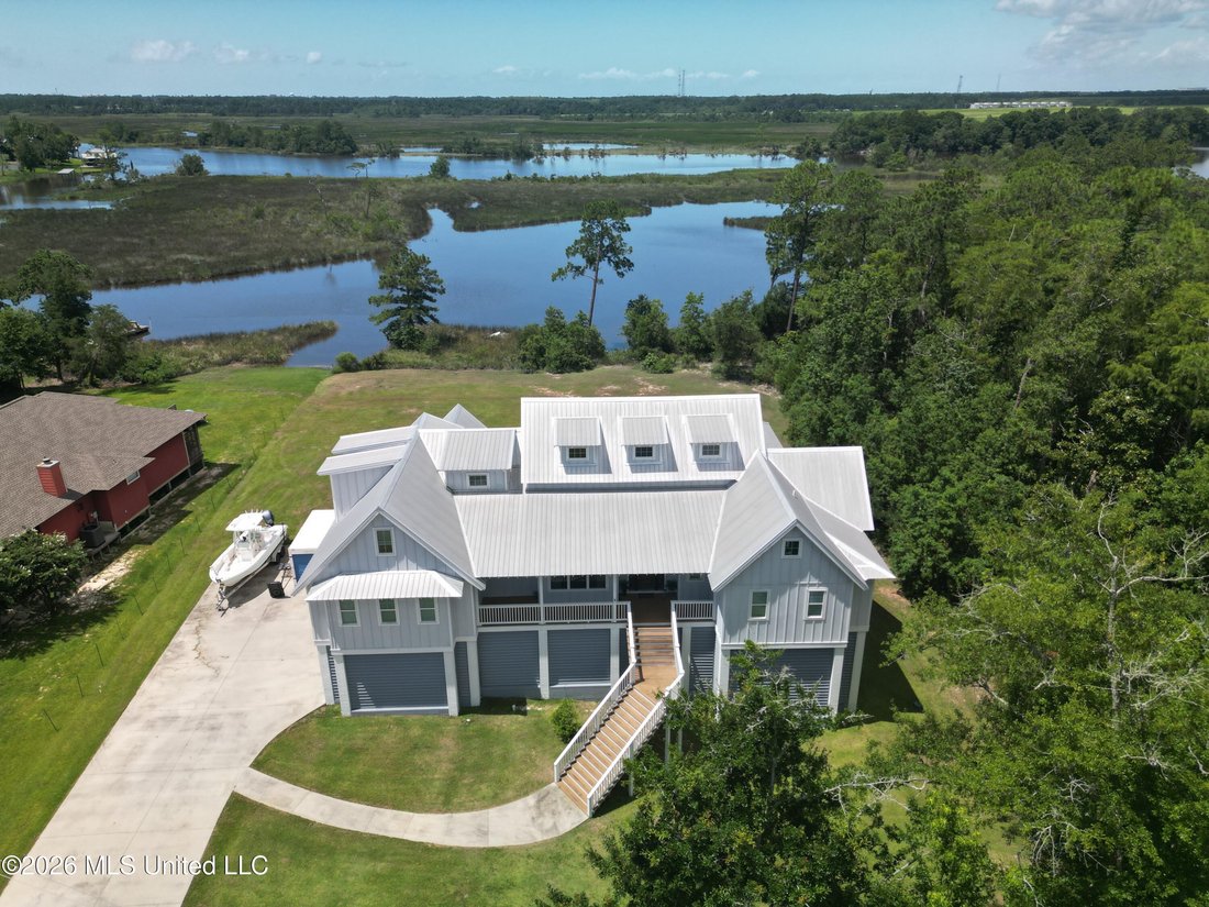 House in Biloxi, Mississippi, United States 1 - 18414391