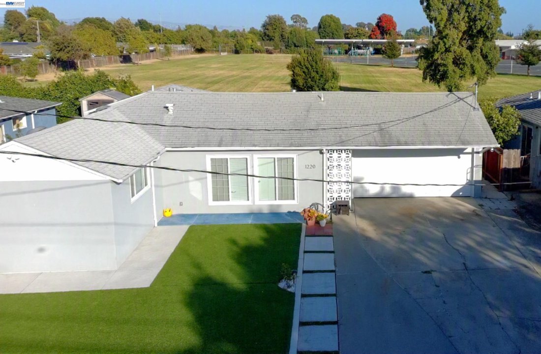 House in San Leandro, California, United States 1 - 18407522