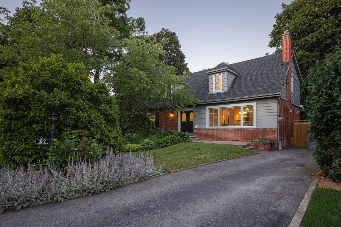 House in Hamilton, Ontario, Canada 1 - 18405150