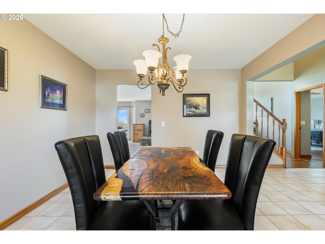 House in Coos Bay, Oregon, United States 4 - 17621133