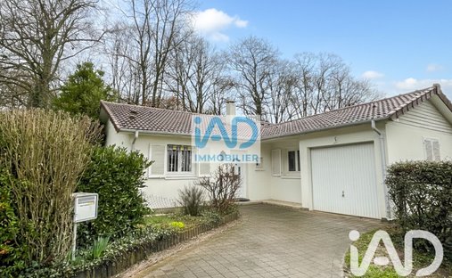 House in Longpont-sur-Orge, Ile-de-France, France 1
