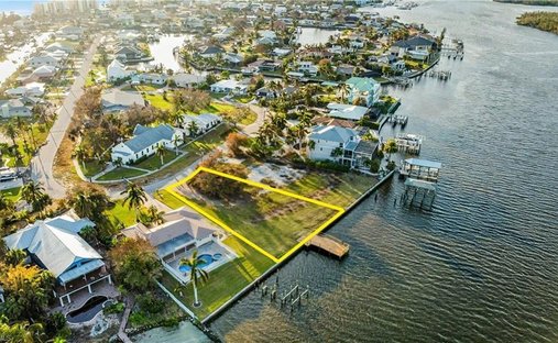 Land in Fort Myers Beach, Florida, United States 1