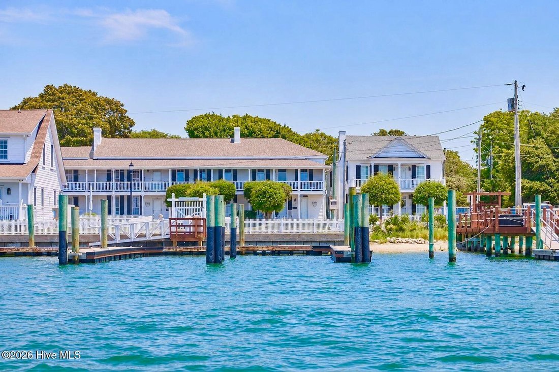 Townhouse in Beaufort, North Carolina, United States 2 - 18403226