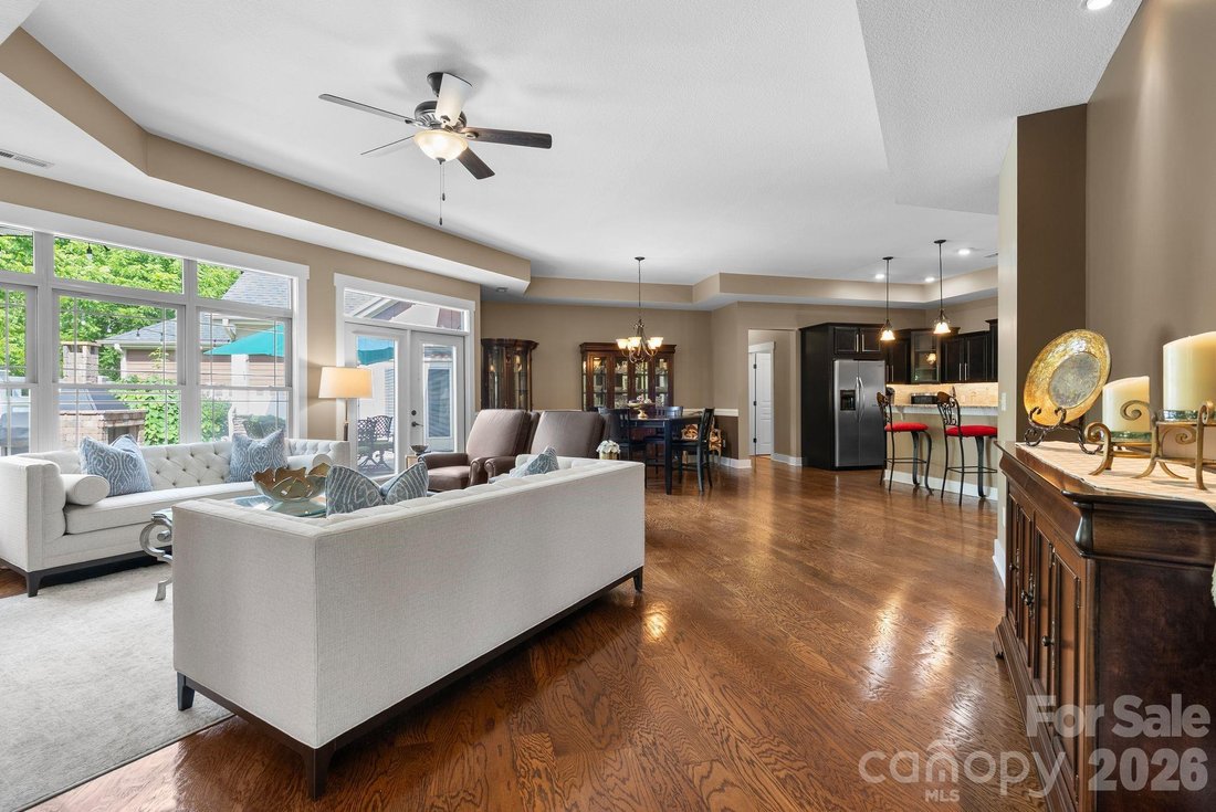 Townhouse in Candler, North Carolina, United States 5 - 18404829