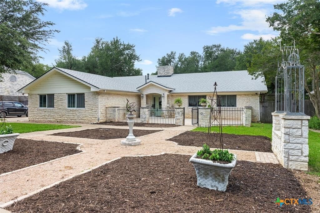 House in Elgin, Texas, United States 2 - 18406948
