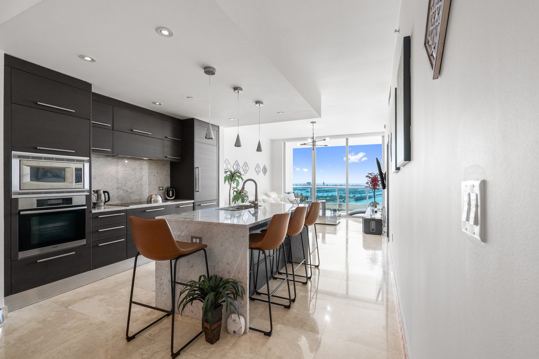 Condo in Miami, Florida, United States 5 - 18412046
