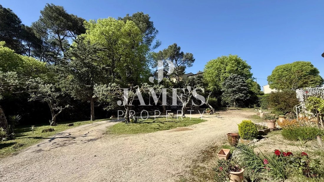 House in Saint-Etienne-du-Grès, Provence-Alpes-Côte d'Azur, France 2 - 18406779