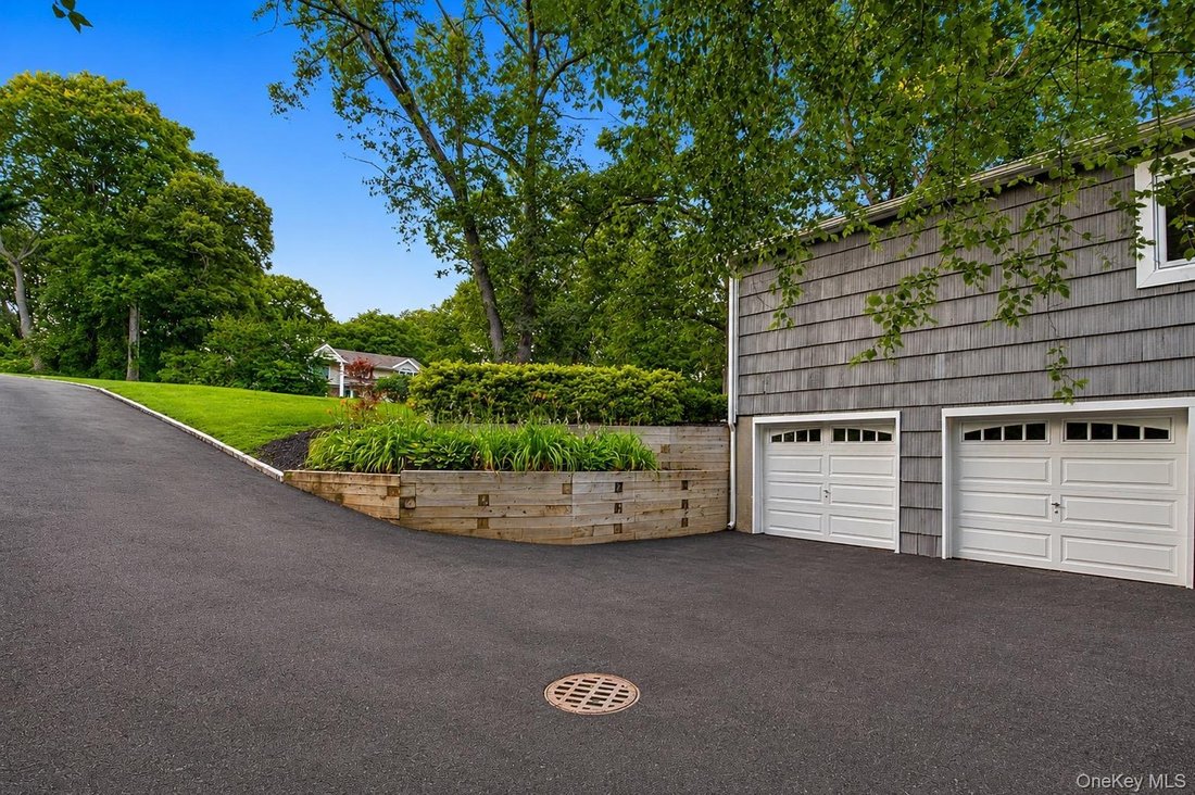 House in Huntington Station, New York, United States 5 - 18402810