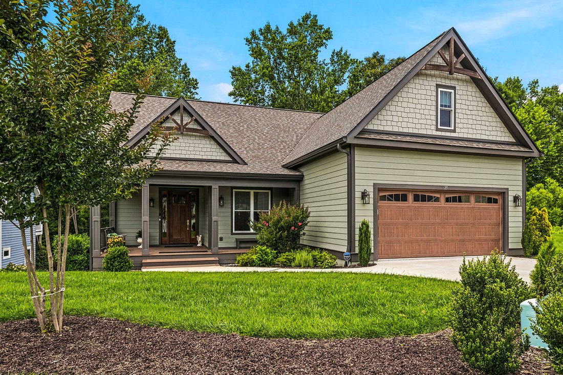 House in Laurel Park, North Carolina, United States 1 - 18405155
