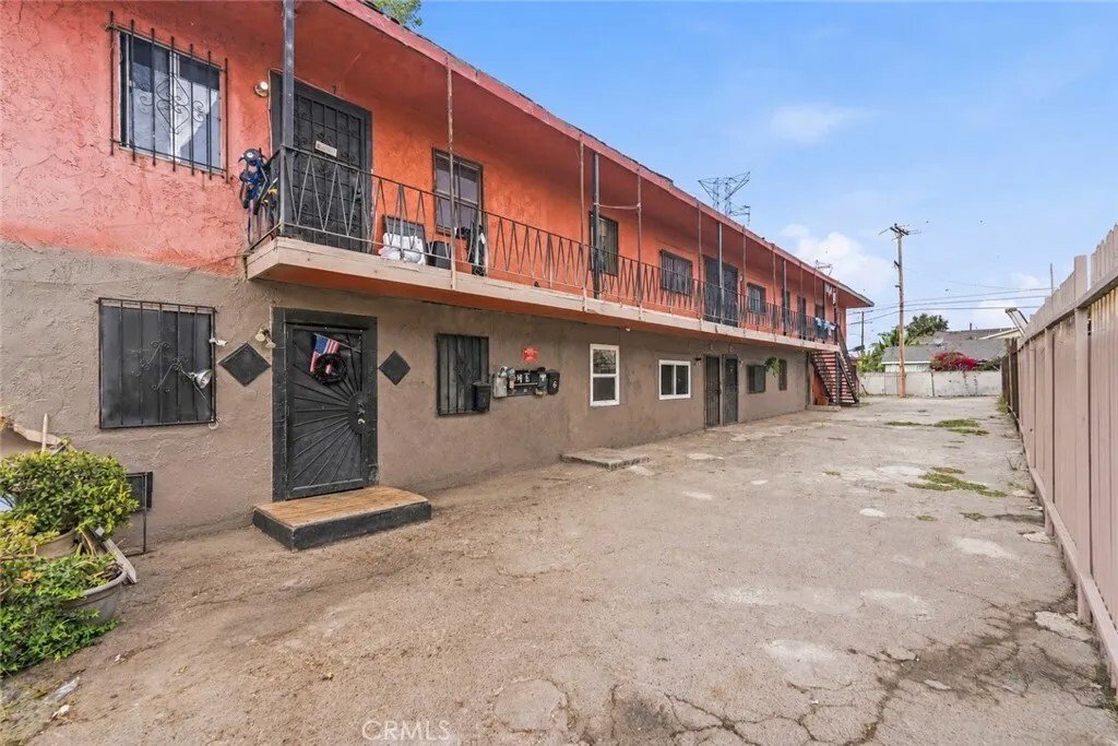 Los Angeles, California, United States 4 - 18413503