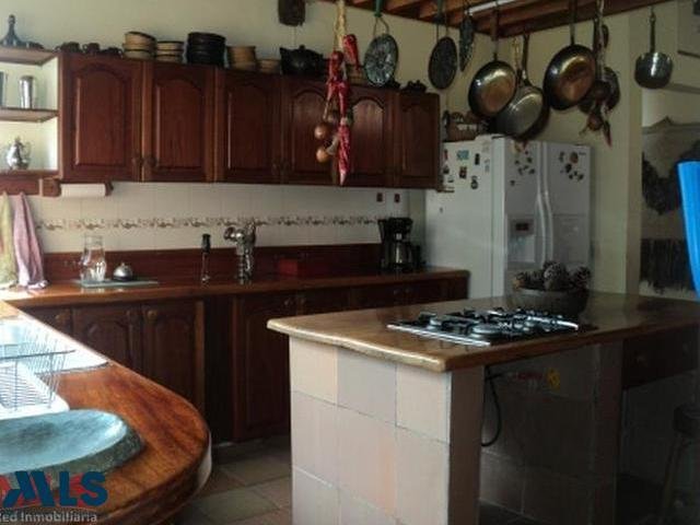 House in Medellín, Antioquia, Colombia 3 - 18403472