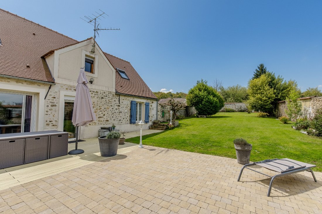 Villa in Arthies, Ile-de-France, France 1 - 18405997