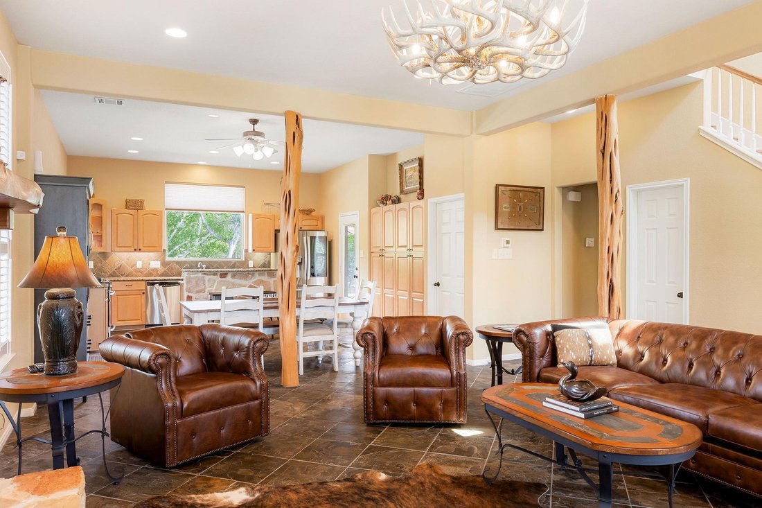 House in Uvalde, Texas, United States 5 - 18414856