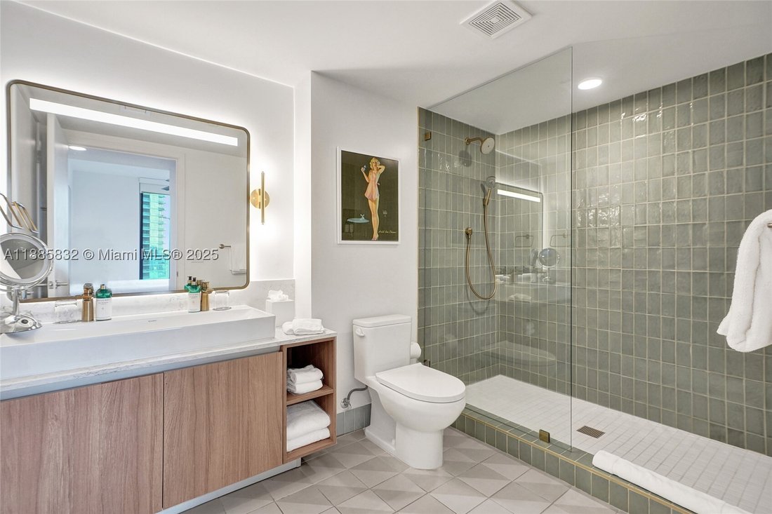 Condo in Miami, Florida, United States 5 - 17203615