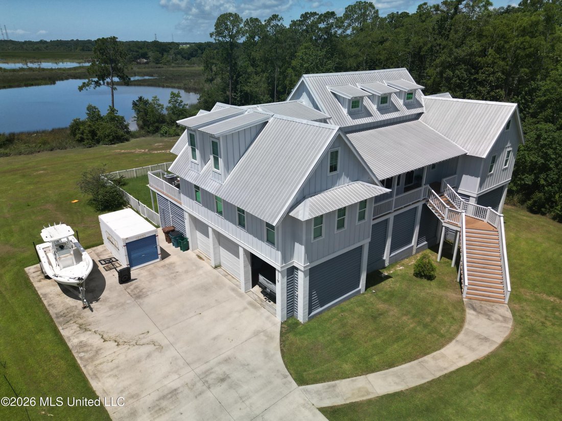 House in Biloxi, Mississippi, United States 2 - 18414391