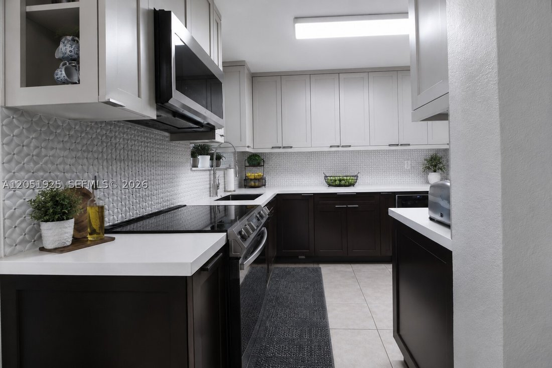 House in Hialeah, Florida, United States 5 - 18411344