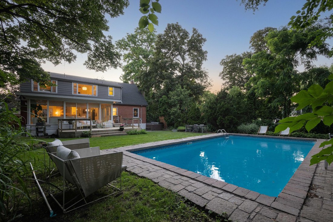 House in Hamilton, Ontario, Canada 1 - 18405150