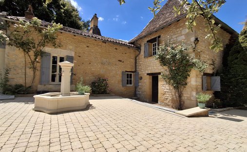 House in Saint-Avit-Senieur, Nouvelle-Aquitaine, France 1
