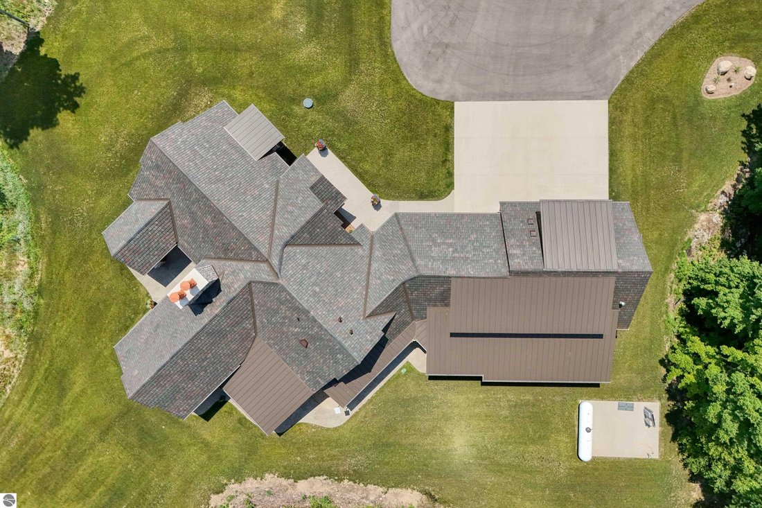 House in Benzonia, Michigan, United States 5 - 18351010