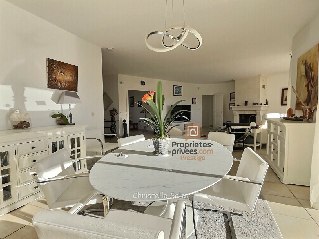 Villa à Bagnols-en-Forêt, Provence-Alpes-Côte d'Azur, France 1 - 18405606