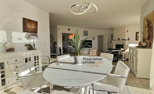 Villa in Bagnols-en-Forêt, Provence-Alpes-Côte d'Azur, France 1