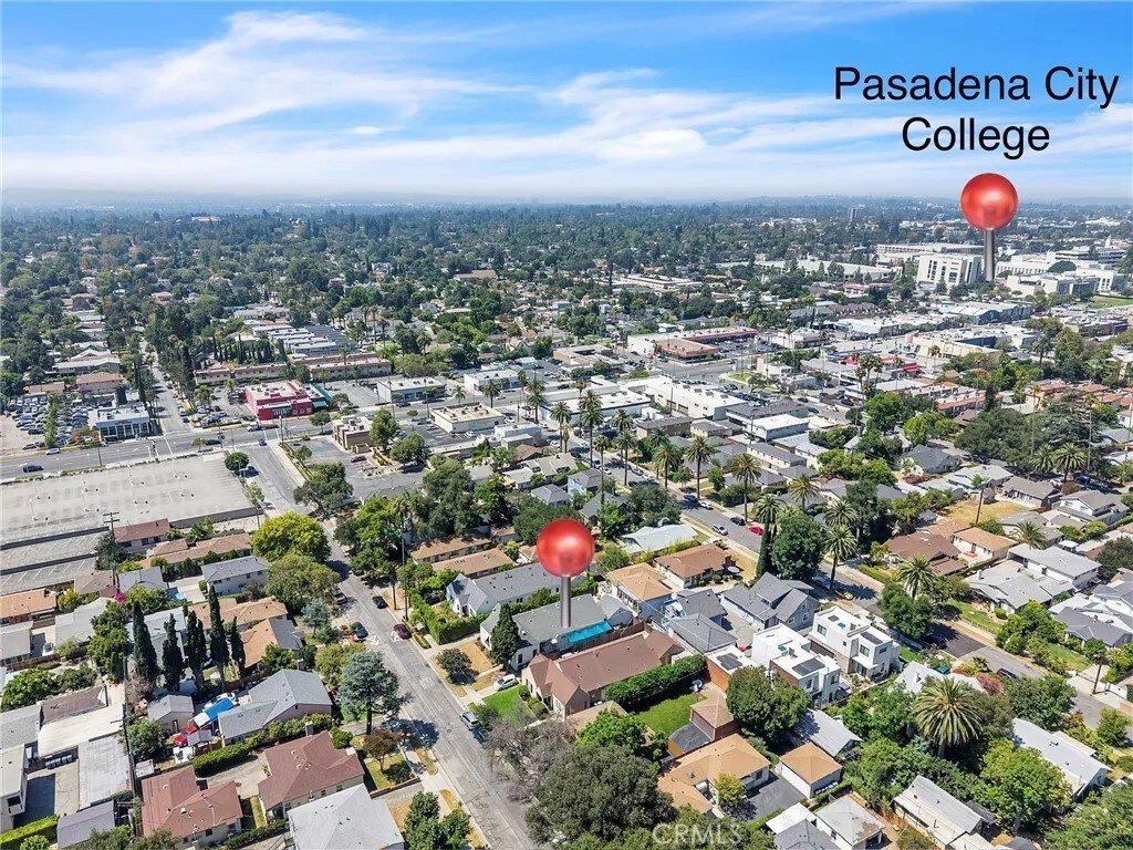 Altadena, California, United States 3 - 16992570