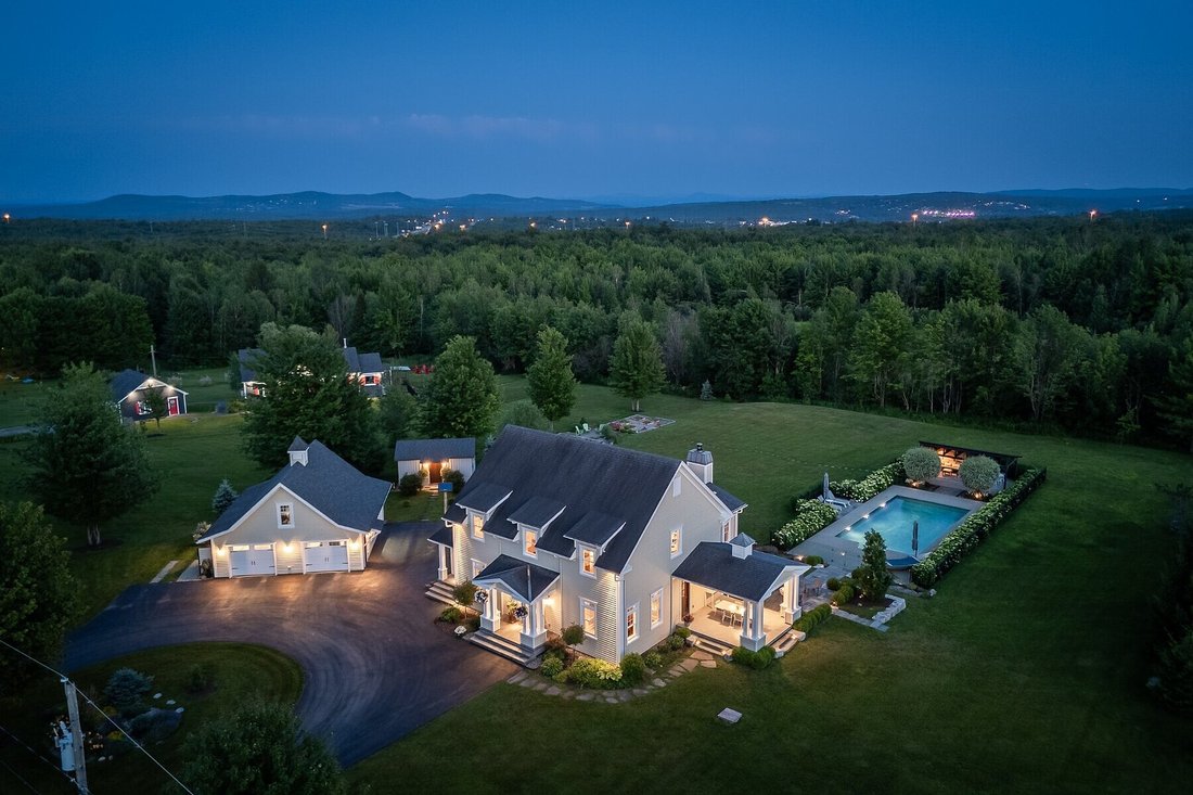House in Magog, Quebec, Canada 1 - 18417225